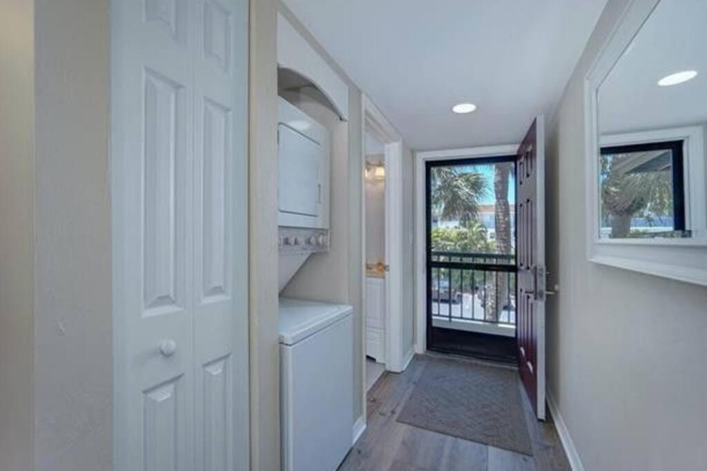 Park Shore Beautiful Floor 2bed 2bath Naples