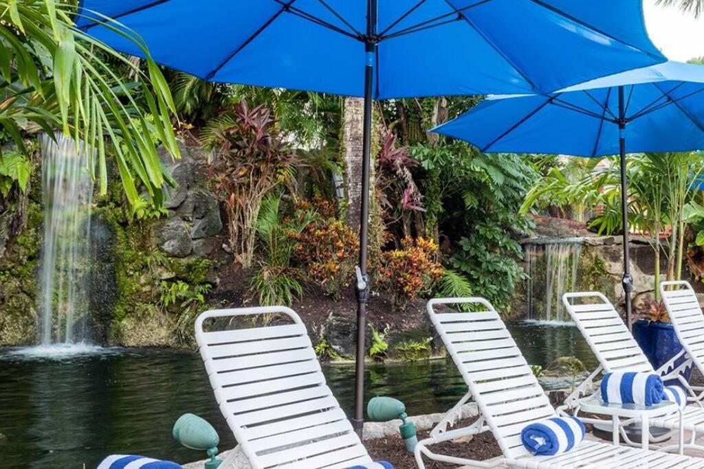 Park Shore Beautiful Floor 2bed 2bath * Naples