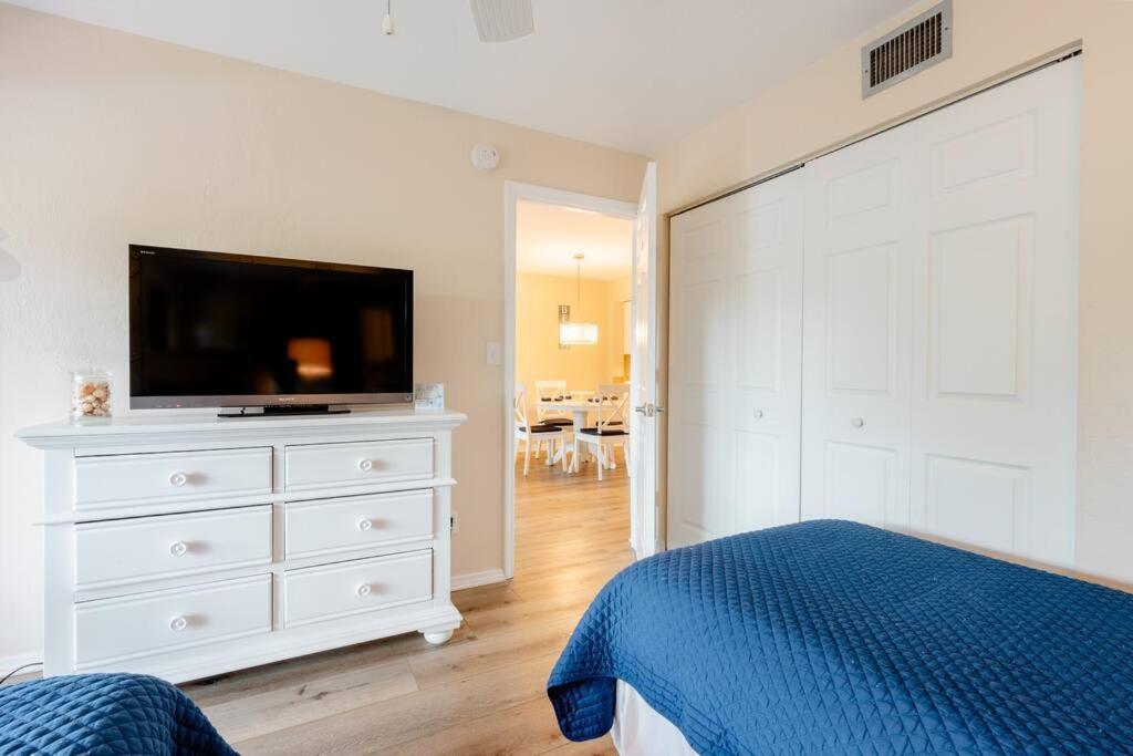 Park Shore Beautiful Floor 2bed 2bath Apartment Naples