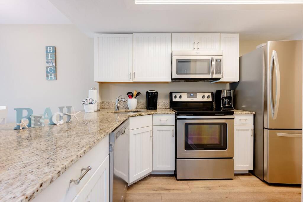 Park Shore Beautiful Floor 2bed 2bath Apartment